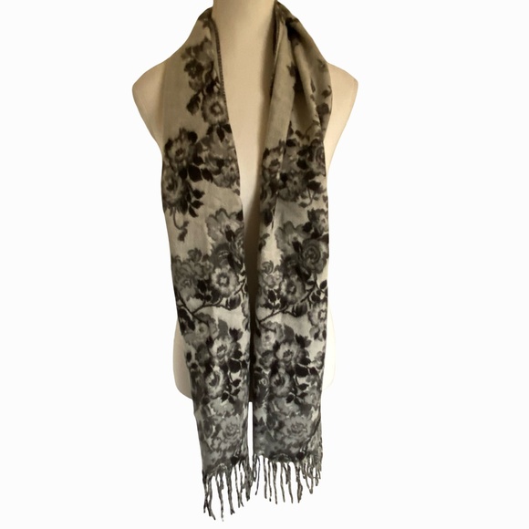 V.Frass Cashmink Acrylic Soft Grey Floral Winter Scarf- Made in Germany - Picture 2 of 14
